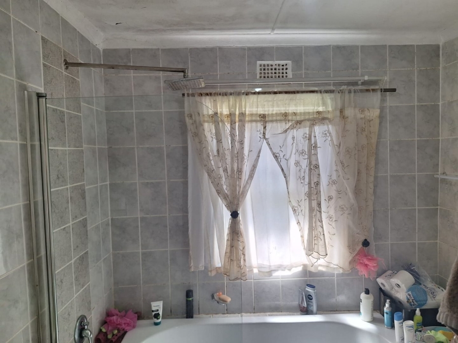 6 Bedroom Property for Sale in Gonubie Eastern Cape